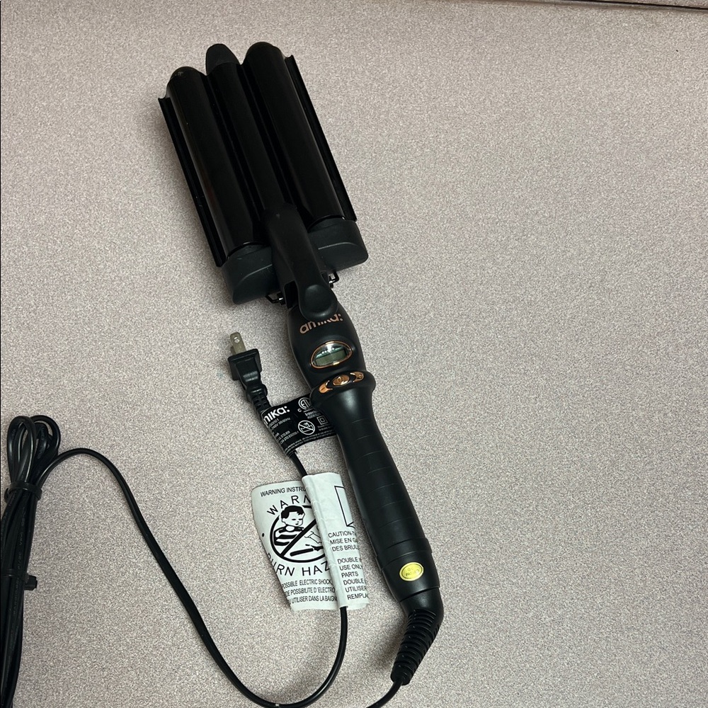 Amika Black Hair Waver Styling Tool